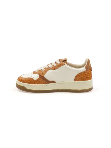 Picture of AUTRY | Women's Medalist Low Sneakers in Textured Leather
