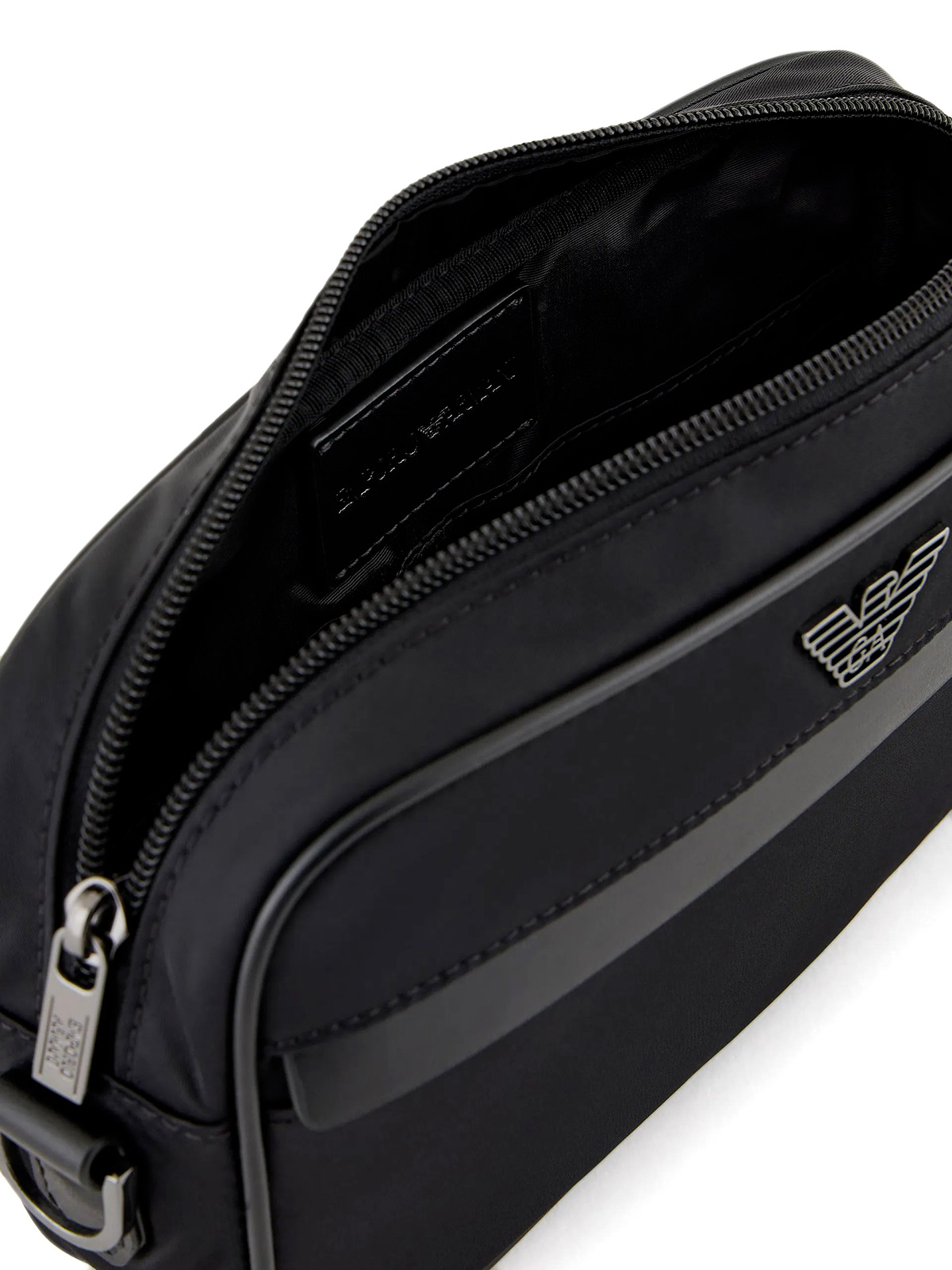EMPORIO ARMANI Men s Nylon Wash Bag EMPORIO ARMANI Men s Nylon Wash Bag 5002081600012 Botta B Abbigliamento