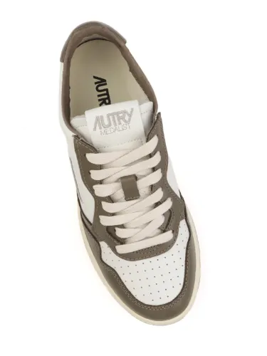 Picture of AUTRY | Women's Medalist Low Sneakers in Leather