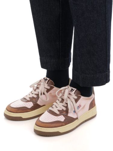 Immagine di Women's Maemi Denim Rinse Chino Pants